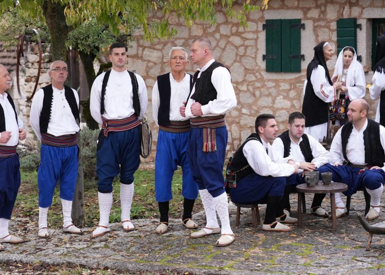 Pogledajte kadrove filma o dolasku franjevaca u Hercegovinu: Sudjelovali HKUD Mokro, Frama Široki Brijeg i FSR