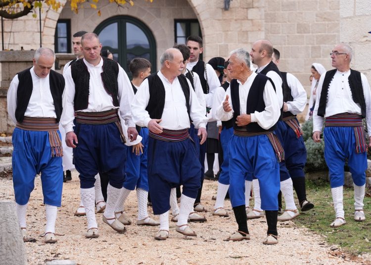 Pogledajte kadrove filma o dolasku franjevaca u Hercegovinu: Sudjelovali HKUD Mokro, Frama Široki Brijeg i FSR