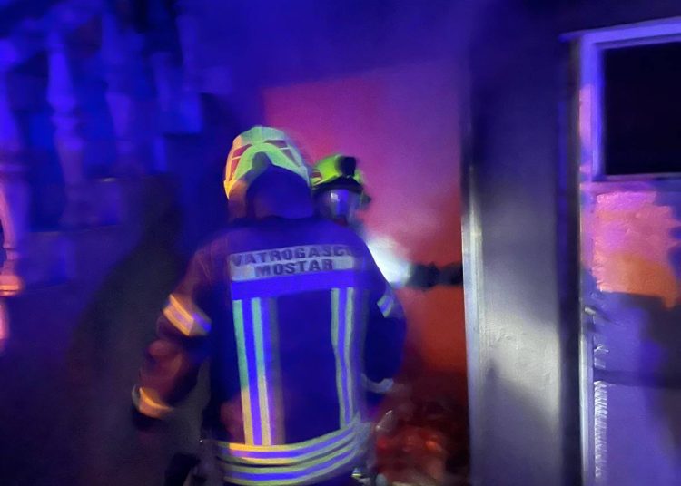 Noćna intervencija u Podgorju: Brzom akcijom ugašen požar u kući