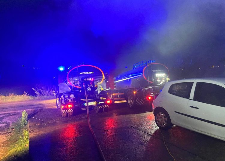 Noćna intervencija u Podgorju: Brzom akcijom ugašen požar u kući