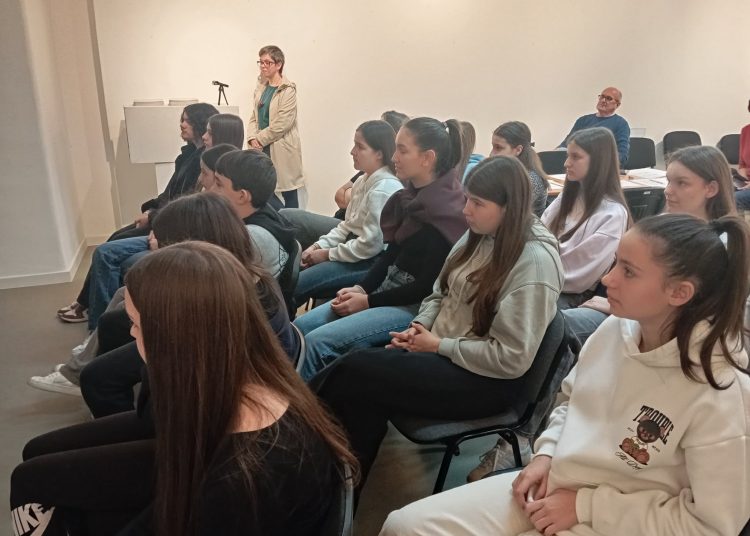 Učenici u Širokom Brijegu na prvim radionicama glagoljice u sklopu Dana baštine ŽZH