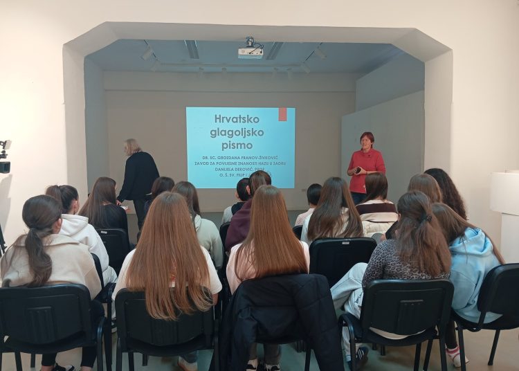 Učenici u Širokom Brijegu na prvim radionicama glagoljice u sklopu Dana baštine ŽZH