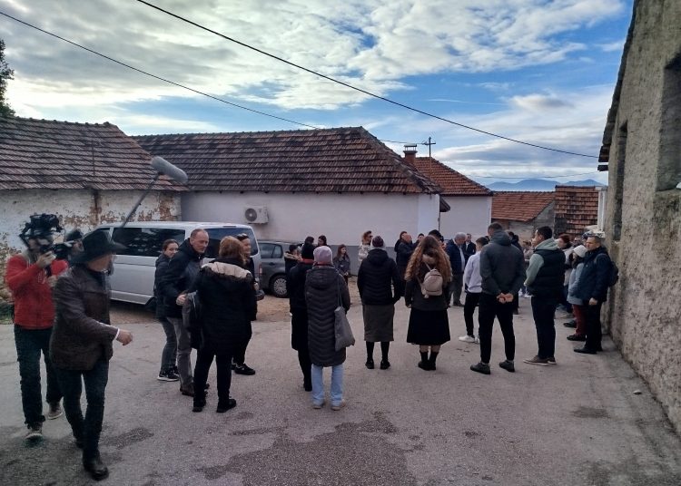 Vjernici župe Čerin u molitvenom hodu obilježili 25 godina od smrti fra Slavka Barbarića