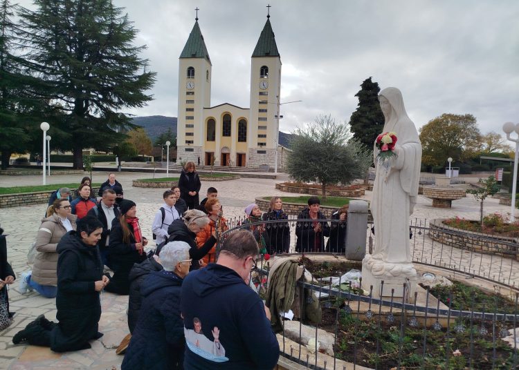 Vjernici župe Čerin u molitvenom hodu obilježili 25 godina od smrti fra Slavka Barbarića