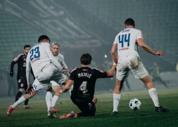 Široki Brijeg izdržao pritisak i odnio bod s Koševa, domaći navijači grudama gađali igrače