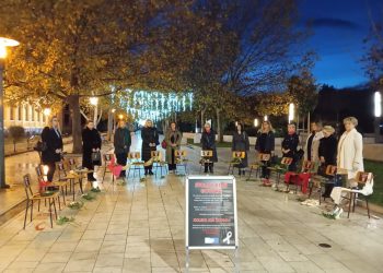 “Stolice koje govore” u Mostaru: “Na njima su sjedile žene koje su ubijene u BiH u zadnje dvije godine”