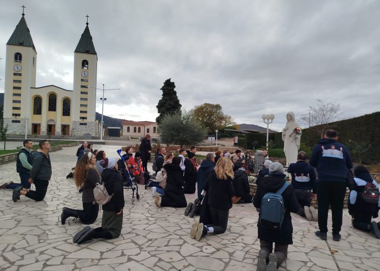 Vjernici župe Čerin u molitvenom hodu obilježili 25 godina od smrti fra Slavka Barbarića