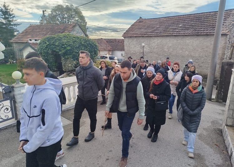 Vjernici župe Čerin u molitvenom hodu obilježili 25 godina od smrti fra Slavka Barbarića