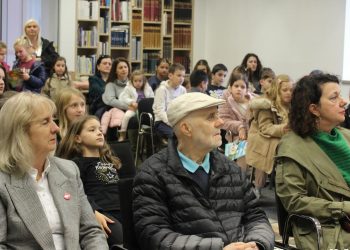 Mali Širokobriježani ispunili knjižnicu na svečanosti „Žene – pisci za djecu i mlade“