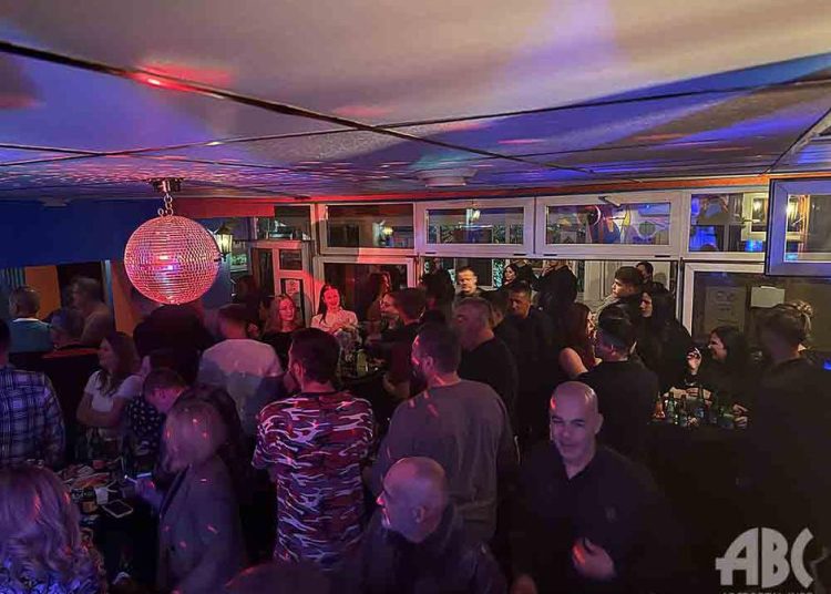 (VIDEO) Široki Brijeg slavi 40 godina „Paje“: Kultni kafić koji je odgojio generacije umjetnika i rokera