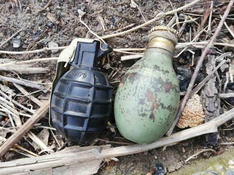 U Knešpolju pronađene dvije ručne bombe tijekom čišćenja kuće