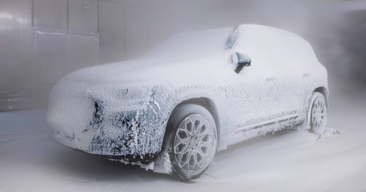 Nevjerovatno: Pogledajte kako novi Mercedesov SUV podnosi hladnoću