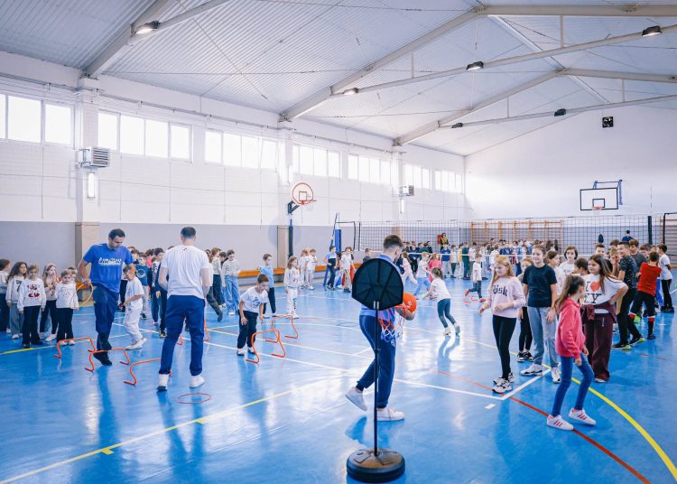 Košarkaši Širokog posjetili škole i družili se s učenicima