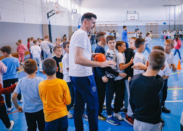 Košarkaši Širokog posjetili škole i družili se s učenicima