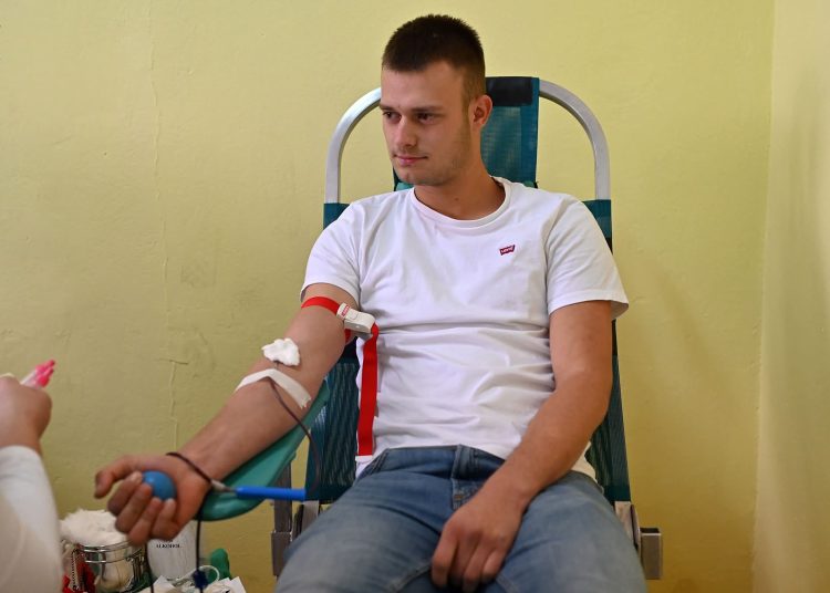 Grudski srednjoškolci darovali 22 doze krvi