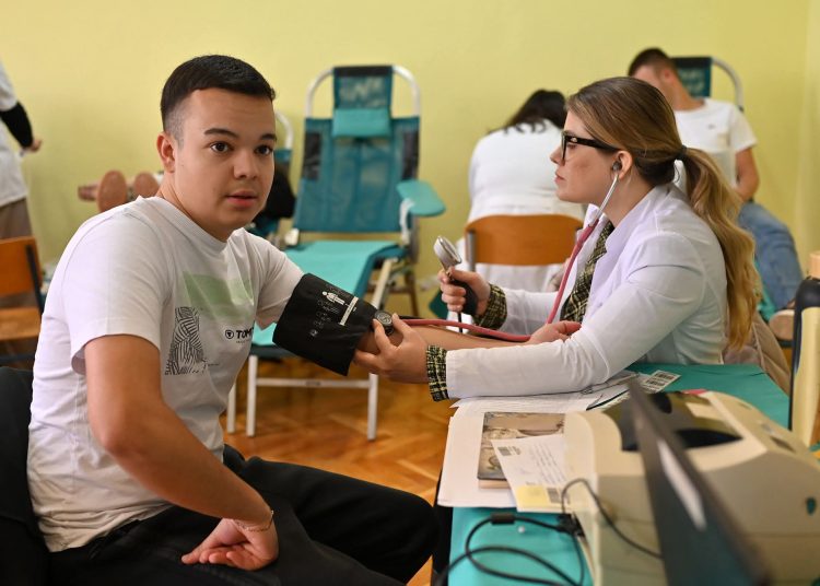Grudski srednjoškolci darovali 22 doze krvi