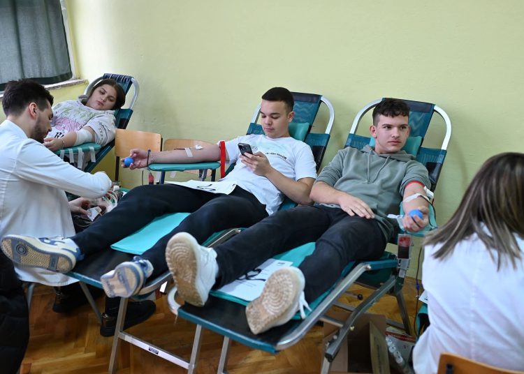 Grudski srednjoškolci darovali 22 doze krvi