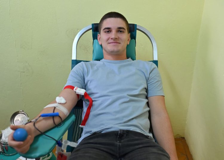 Grudski srednjoškolci darovali 22 doze krvi