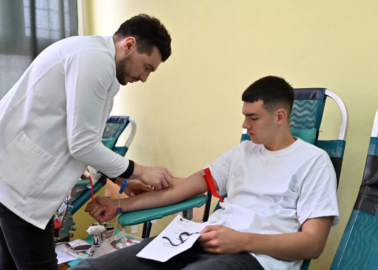 Grudski srednjoškolci darovali 22 doze krvi