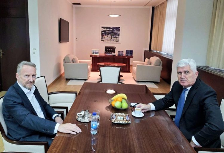 Čović i Izetbegović “popili kavu” i razgovarali o miru, stabilnosti i europskom putu BiH