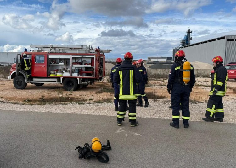 Dobrovoljni vatrogasci iz ŽZH položili test