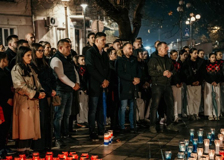 Široki Brijeg u znak sjećanja na Vukovar i Škabrnju