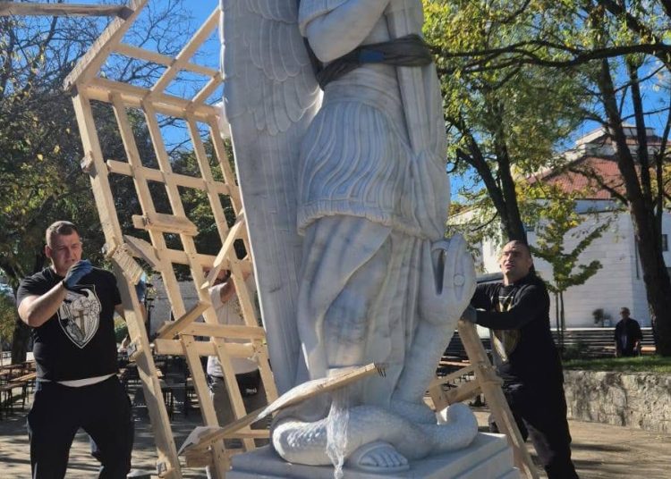 Hercegovina pod duhovnom zaštitom sv. Mihaela: Marijini ratnici postavili kipove u Ljubuškom i Potocima