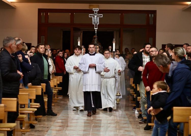 Svečani obred primanja ministranata na Humcu
