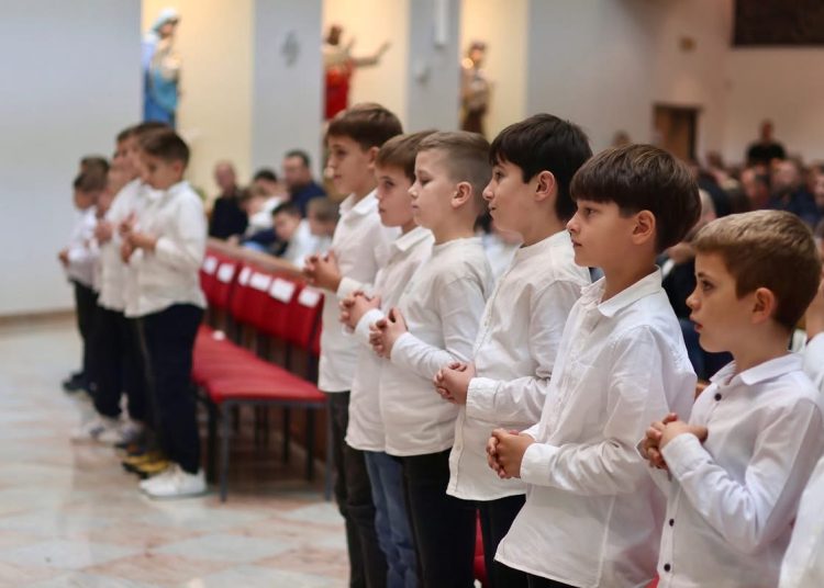 Svečani obred primanja ministranata na Humcu