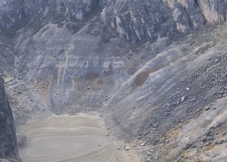 Prirodni fenomen: Presušilo Modro jezero kod Imotskog