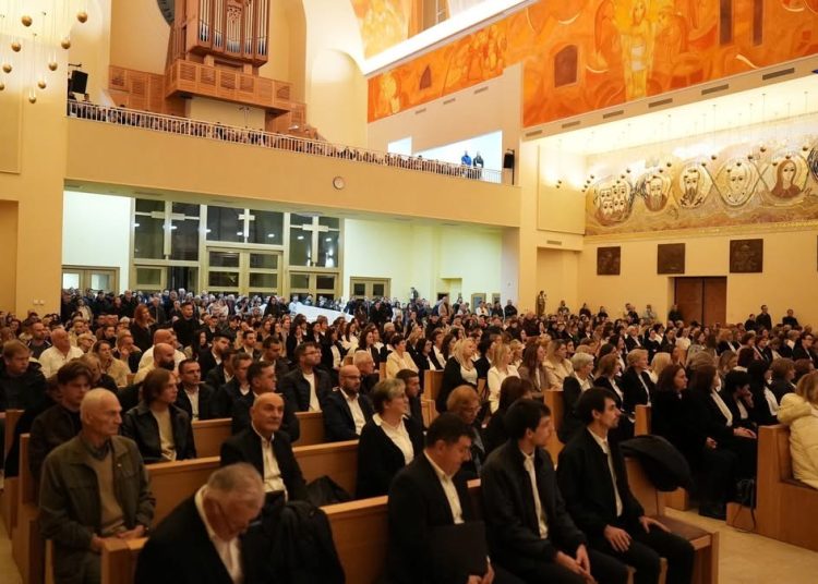 Svečano u Mostaru: Među 250 pjevača nastupili zborovi iz Širokog Brijega, Kočerina, Posušja i Ljubuškog