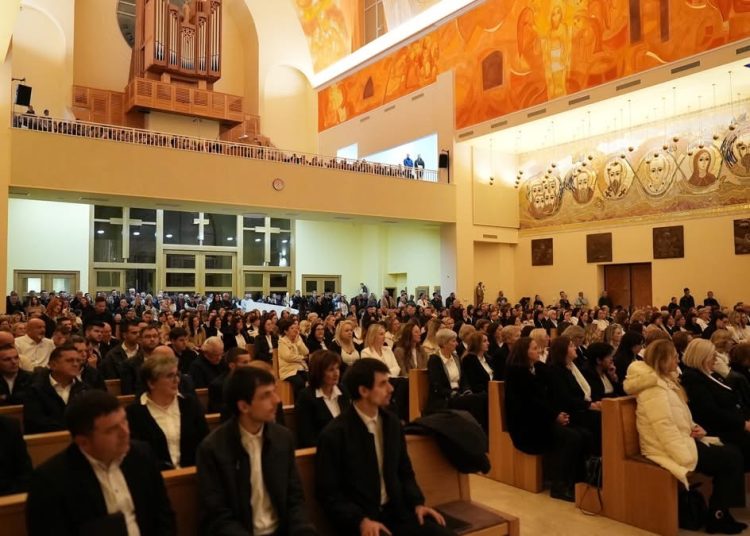 Svečano u Mostaru: Među 250 pjevača nastupili zborovi iz Širokog Brijega, Kočerina, Posušja i Ljubuškog