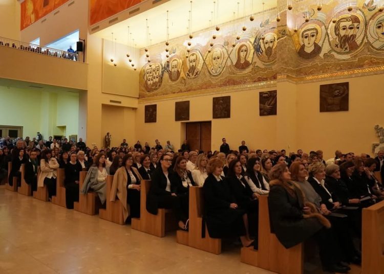 Svečano u Mostaru: Među 250 pjevača nastupili zborovi iz Širokog Brijega, Kočerina, Posušja i Ljubuškog