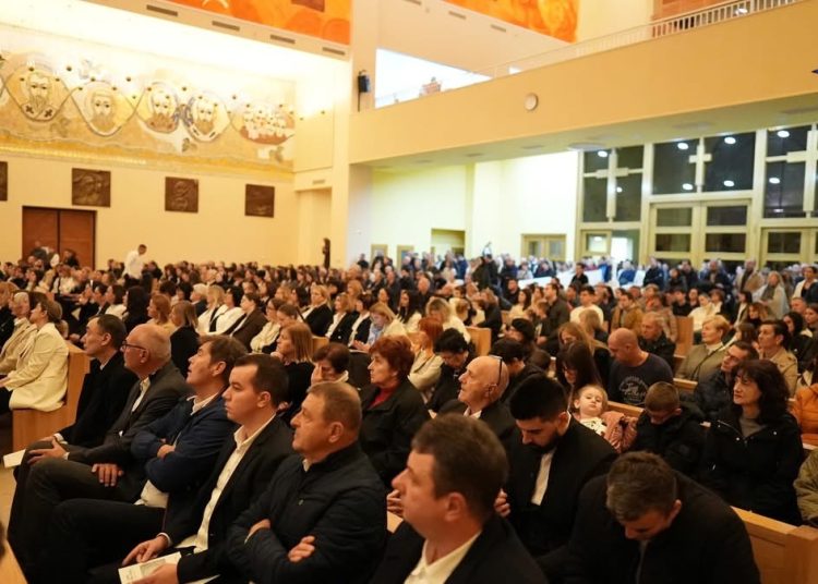 Svečano u Mostaru: Među 250 pjevača nastupili zborovi iz Širokog Brijega, Kočerina, Posušja i Ljubuškog