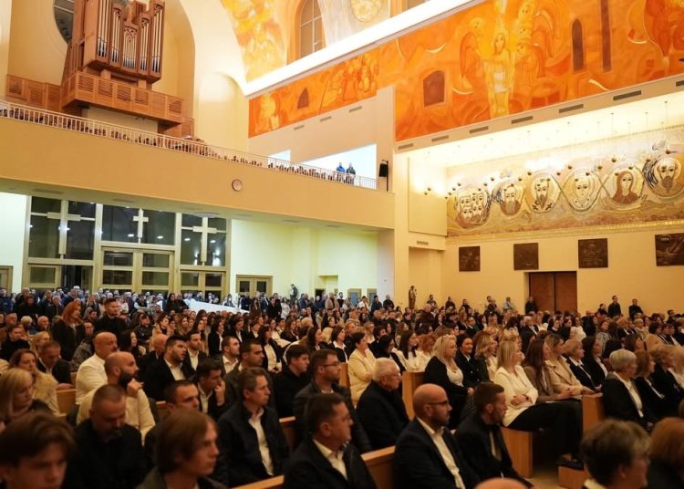 Svečano u Mostaru: Među 250 pjevača nastupili zborovi iz Širokog Brijega, Kočerina, Posušja i Ljubuškog