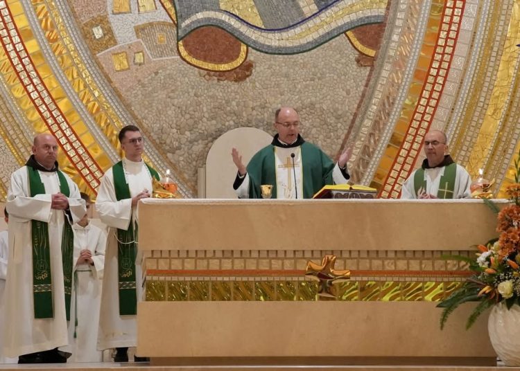 Svečano u Mostaru: Među 250 pjevača nastupili zborovi iz Širokog Brijega, Kočerina, Posušja i Ljubuškog