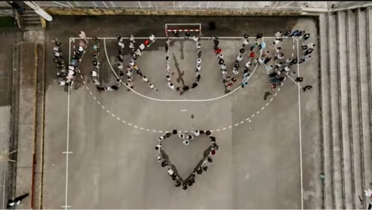 (VIDEO) Učenici Prve osnovne škole Široki Brijeg snimili emotivan video u čast žrtvama Vukovara
