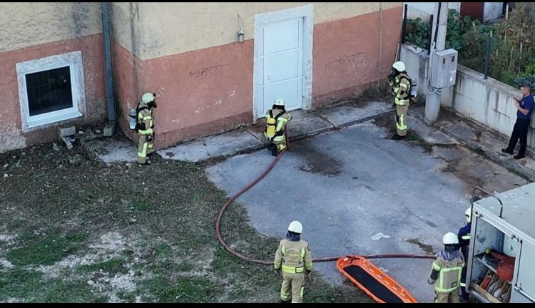 (VIDEO) DVD Kočerin izveo vježbu gašenja u zatvorenom prostoru i izvlačenja unesrećenih