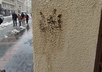Izmetom uprljan zid samostanske crkve Sv. Vinka u Sarajevu