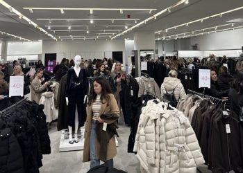 Pogledajte gužvu za “Crni petak” u Mostaru: Zara krcata ženama