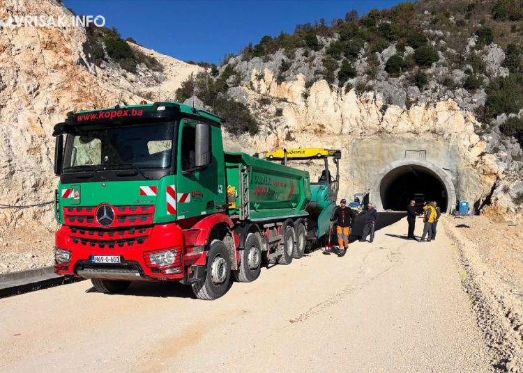 Mostarska obilaznica dobiva asfalt, pogledajte prizore s gradilišta