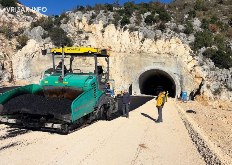 Mostarska obilaznica dobiva asfalt, pogledajte prizore s gradilišta