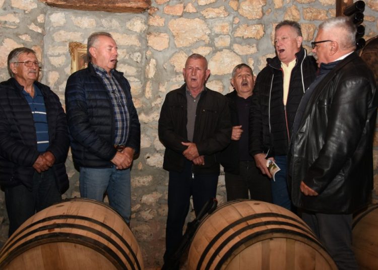 U Čitluku završeni „Dani MH u Brotnju“: Poezija i kušanje mladog vina