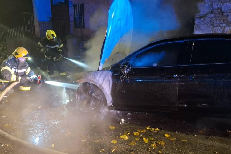 Policija na tragu počiniteljima koji su zapalili vozilo gradonačelnika Mostara