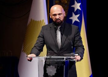 Ramo Isak: Takvi ljudi ne zaslužuju da nose uniformu ni jedan dan