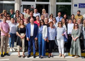 Pravosudni djelatnici ŽZH krenuli u štrajk: Sindikati iz HNŽ-a i Tuzlanske županije pružili podršku