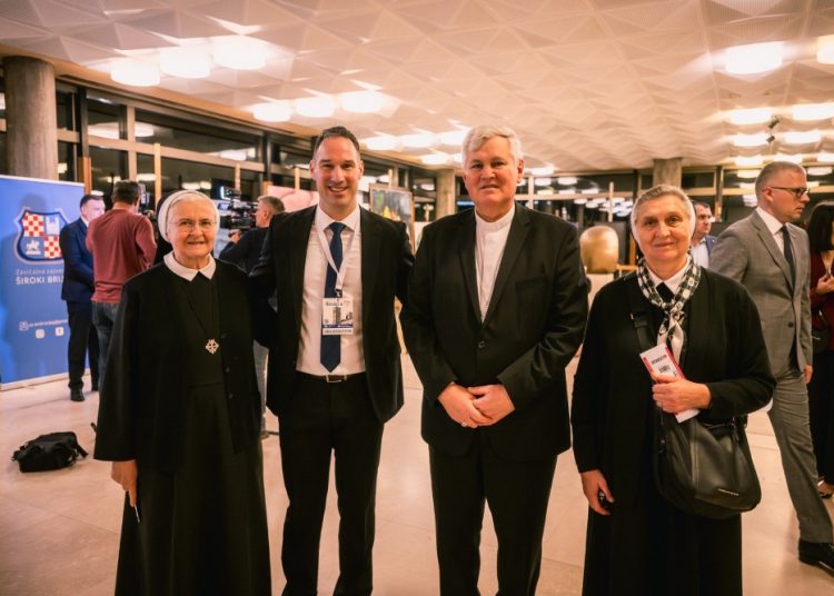 Širokobriješka večer u Zagrebu okupila 1.700 gostiju u Lisinskom