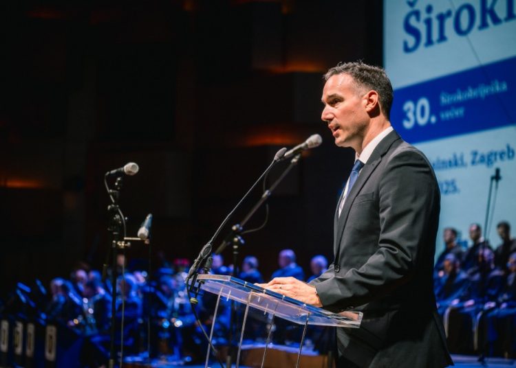 Širokobriješka večer u Zagrebu okupila 1.700 gostiju u Lisinskom