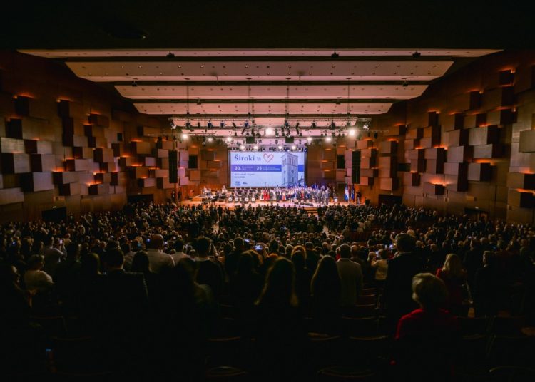 Širokobriješka večer u Zagrebu okupila 1.700 gostiju u Lisinskom