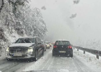 Promet otežan u Bosni zbog snijega, u Hercegovini mokri i klizavi kolovozi